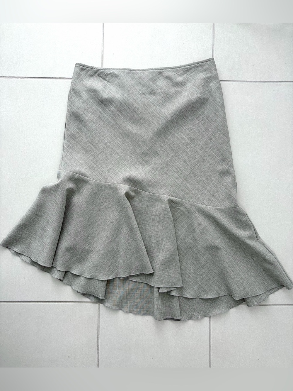 Vintage Suzy Shier Grey Asymmetrical Ruffle Skirt – 90s Office Chic | size 7/8